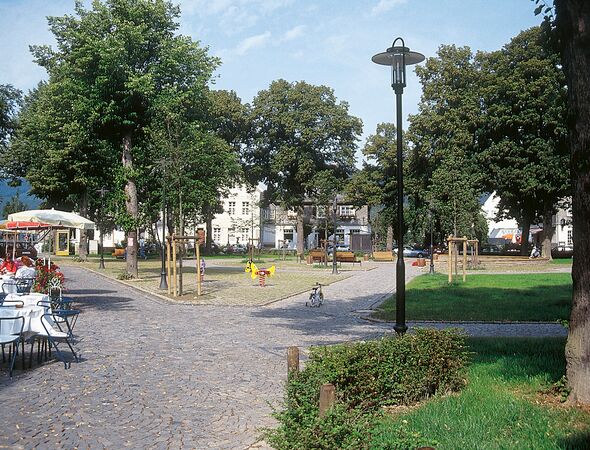 Schmallenberg Ortsansicht Strassen und Cafes