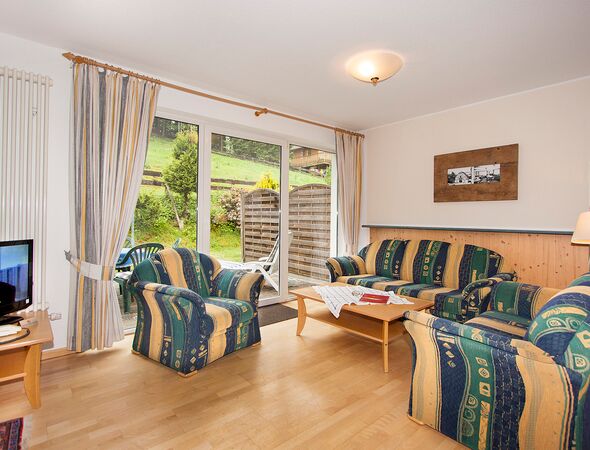 Ferienwohnung 16 Wohnbereich mit Couchecke