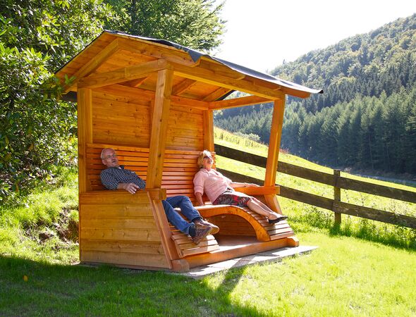 Houten bankje met koppel