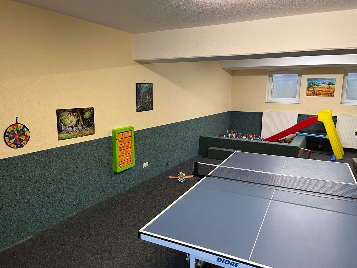 Spielraum Tischtennisplatte
